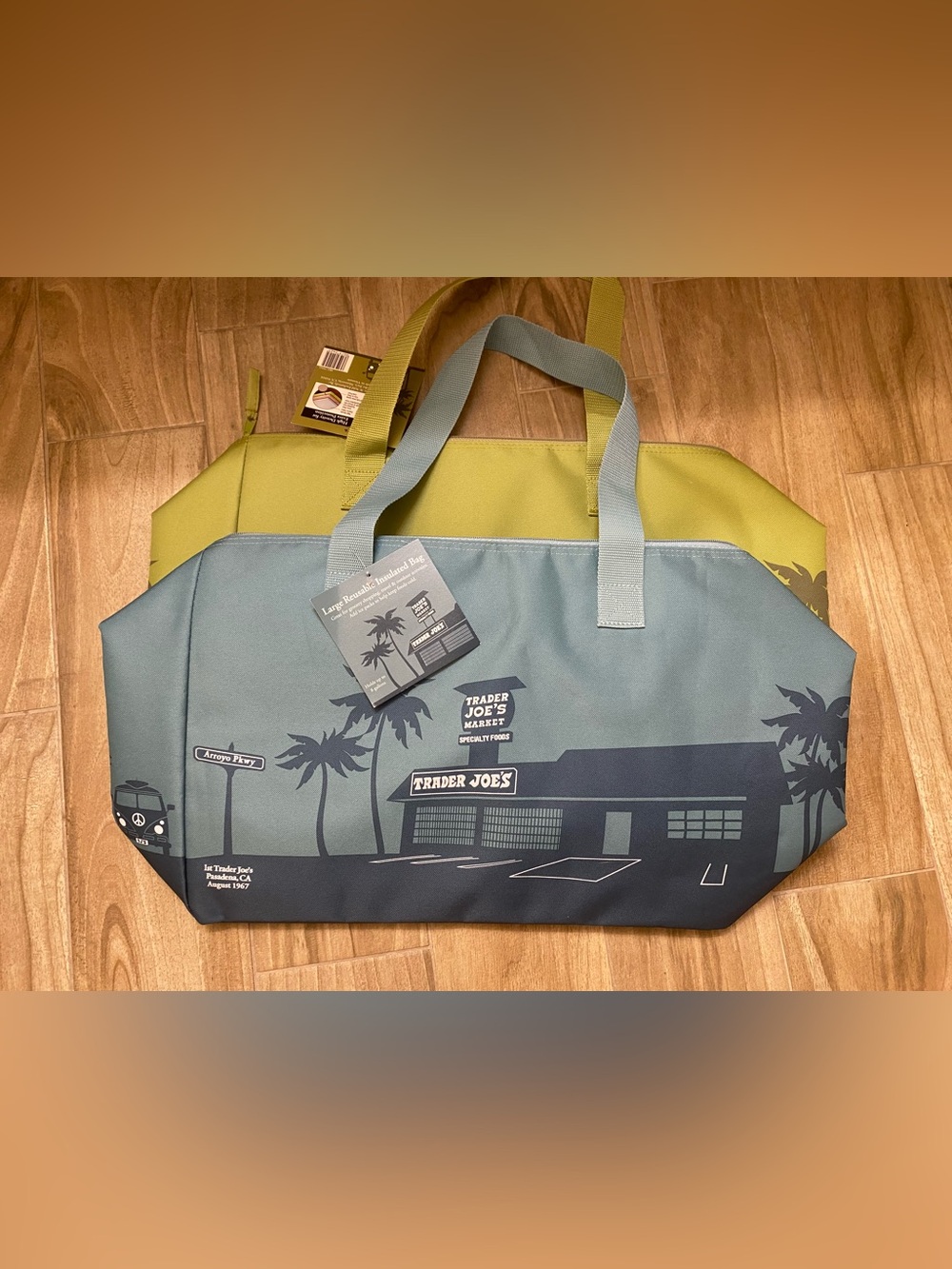 Trader Joe’s ❤️(2) Insulated Bag Shopping Reusable Cooler Large 8 Gallon  NWT